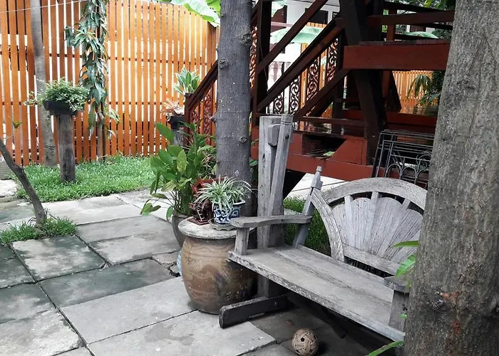 Fahsai Antique Homestay Near Brt