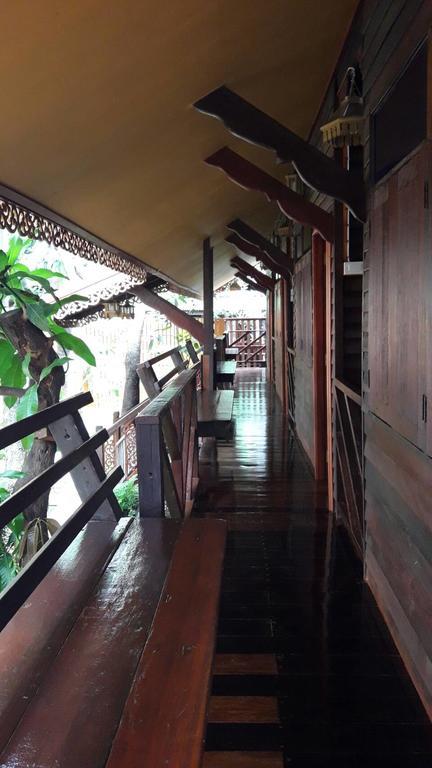 Fahsai Antique Homestay Near Brt
